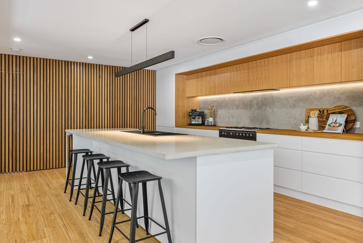 Luxurious and Contemporary Acreage Living