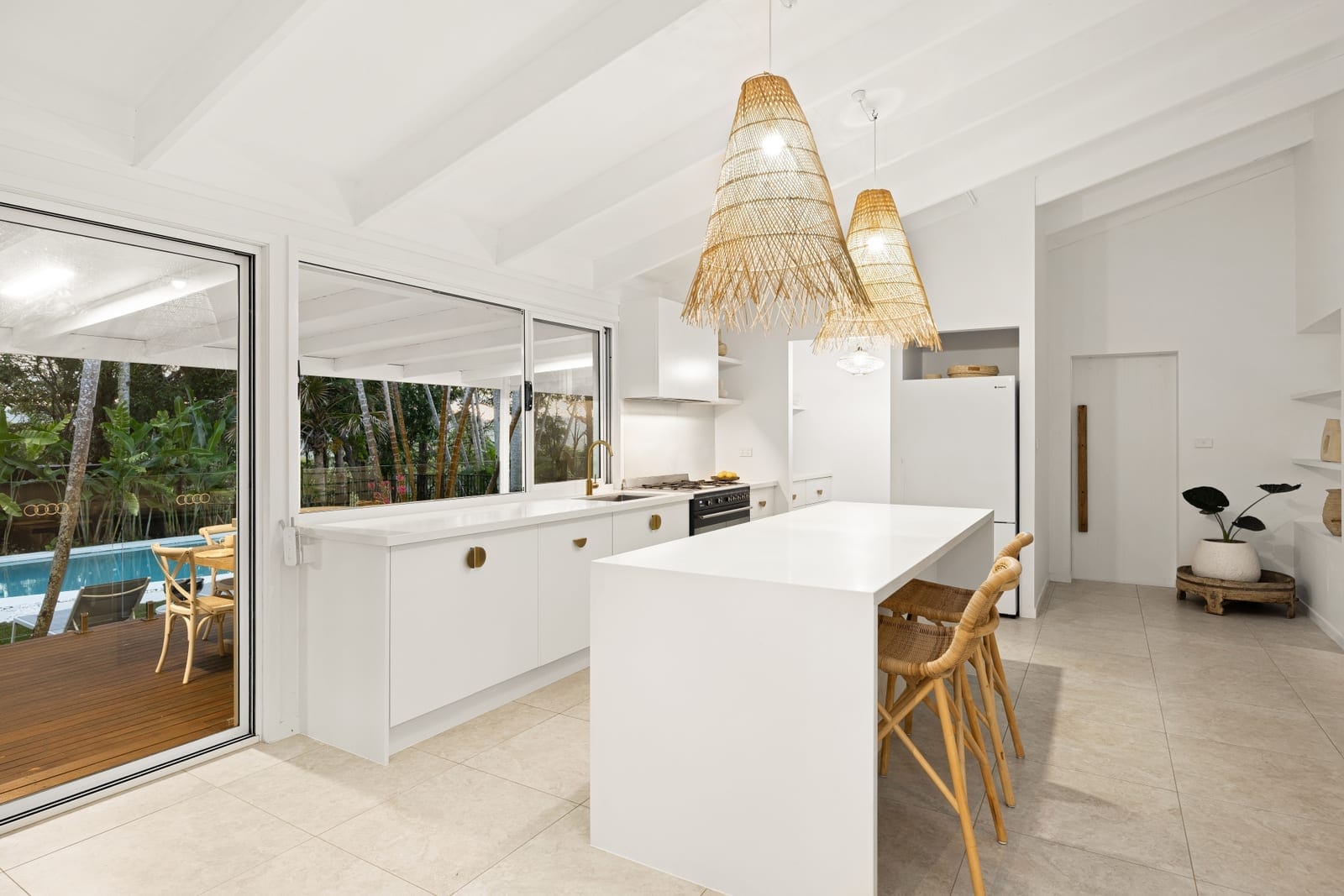 Elegant Homestead on 1½ Parklike Acres
