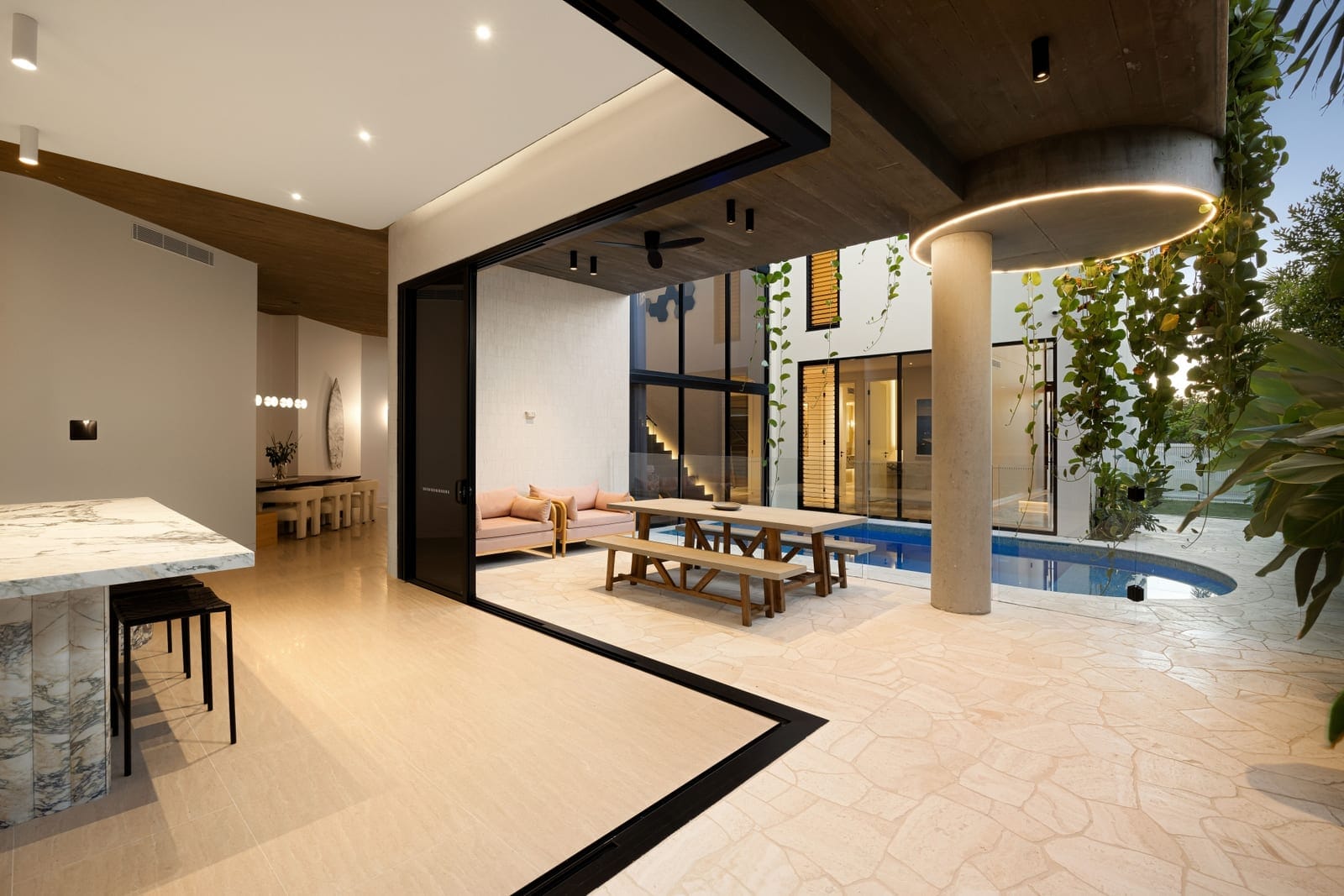 Bespoke Buddina Designer Masterpiece: 100m to Beach