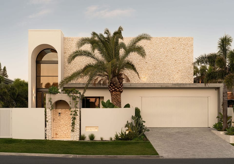 Bespoke Buddina Designer Masterpiece: 100m to Beach