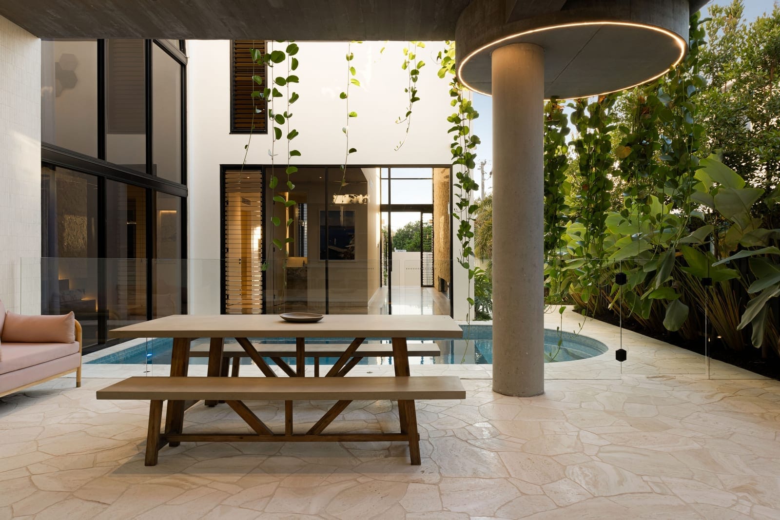 Bespoke Buddina Designer Masterpiece: 100m to Beach