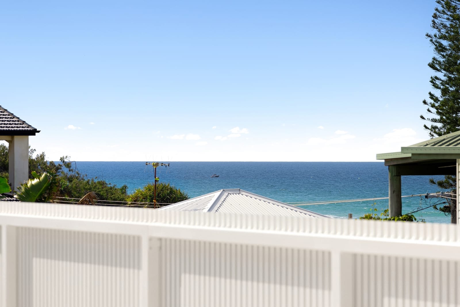 Bespoke Buddina Designer Masterpiece: 100m to Beach