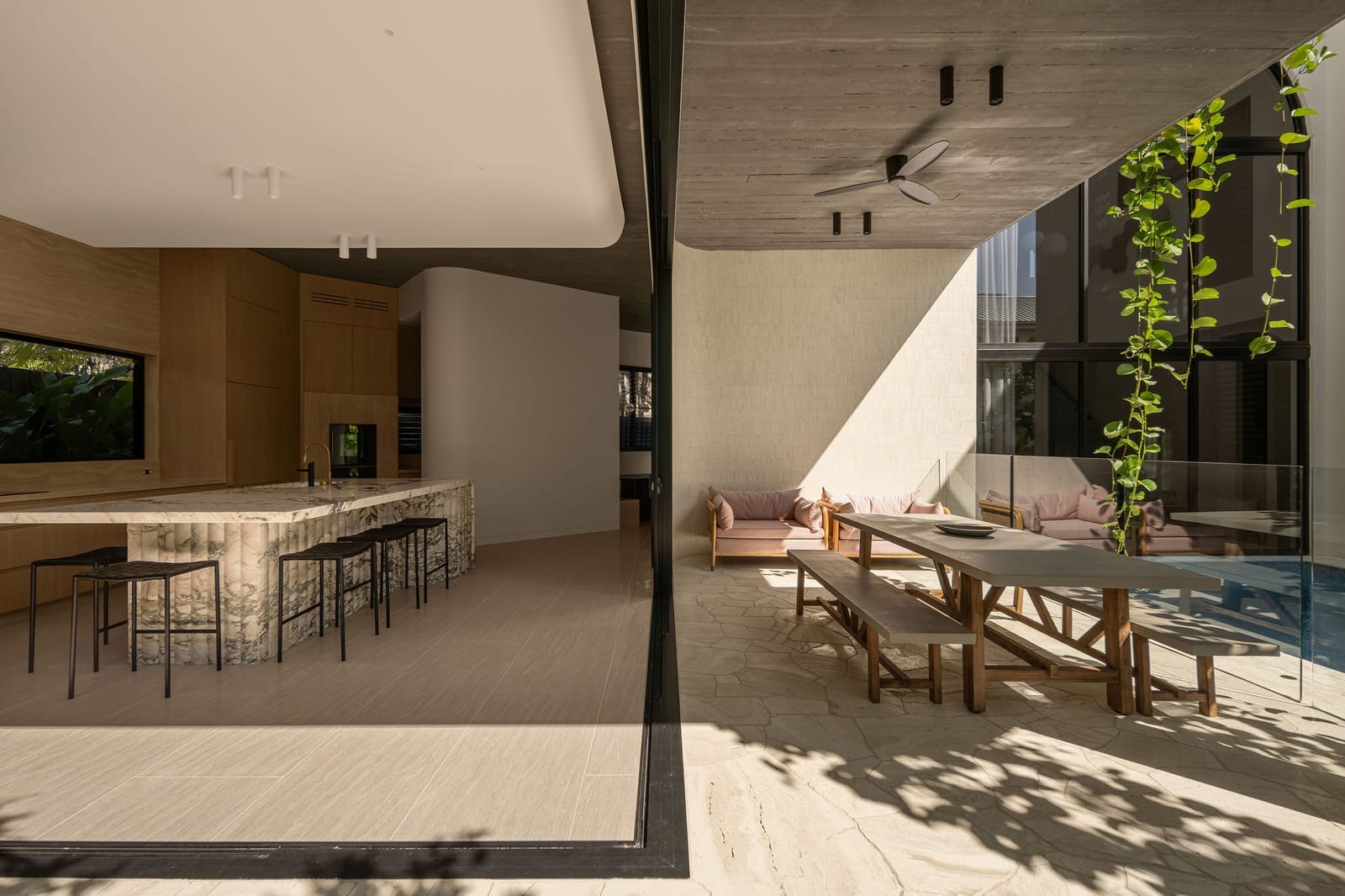 Bespoke Buddina Designer Masterpiece: 100m to Beach