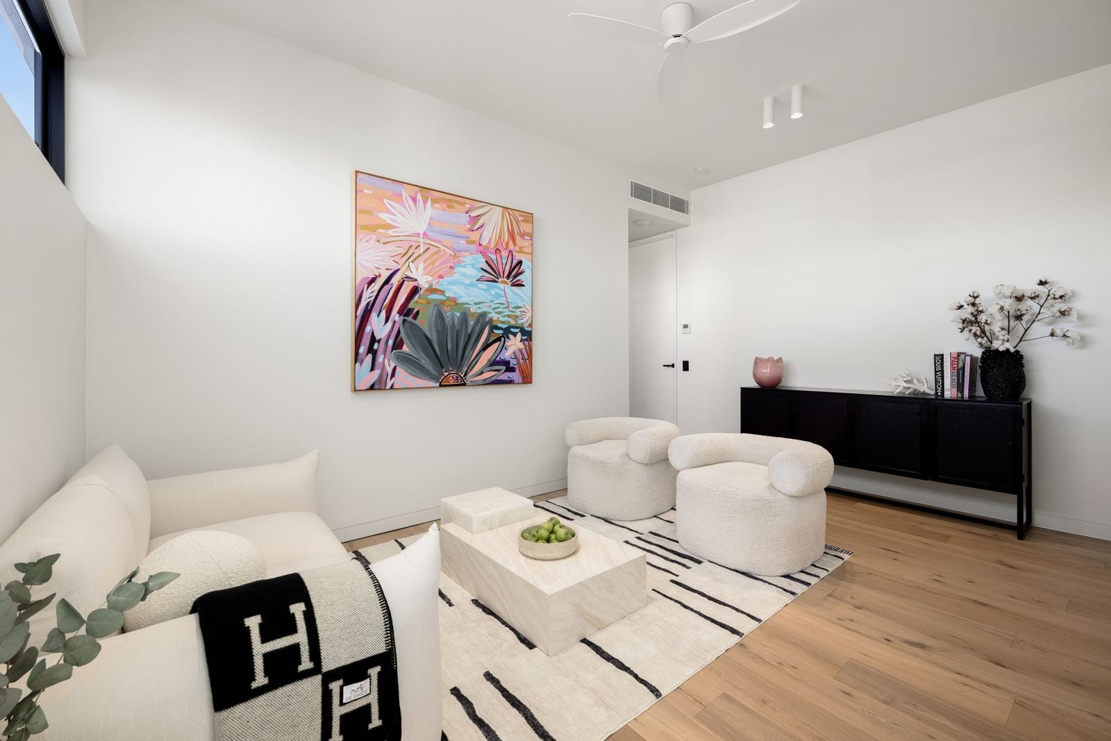 Bespoke Buddina Designer Masterpiece: 100m to Beach