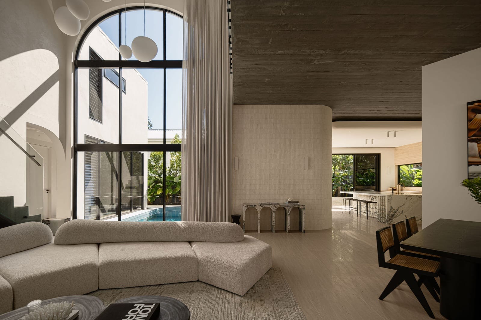 Bespoke Buddina Designer Masterpiece: 100m to Beach