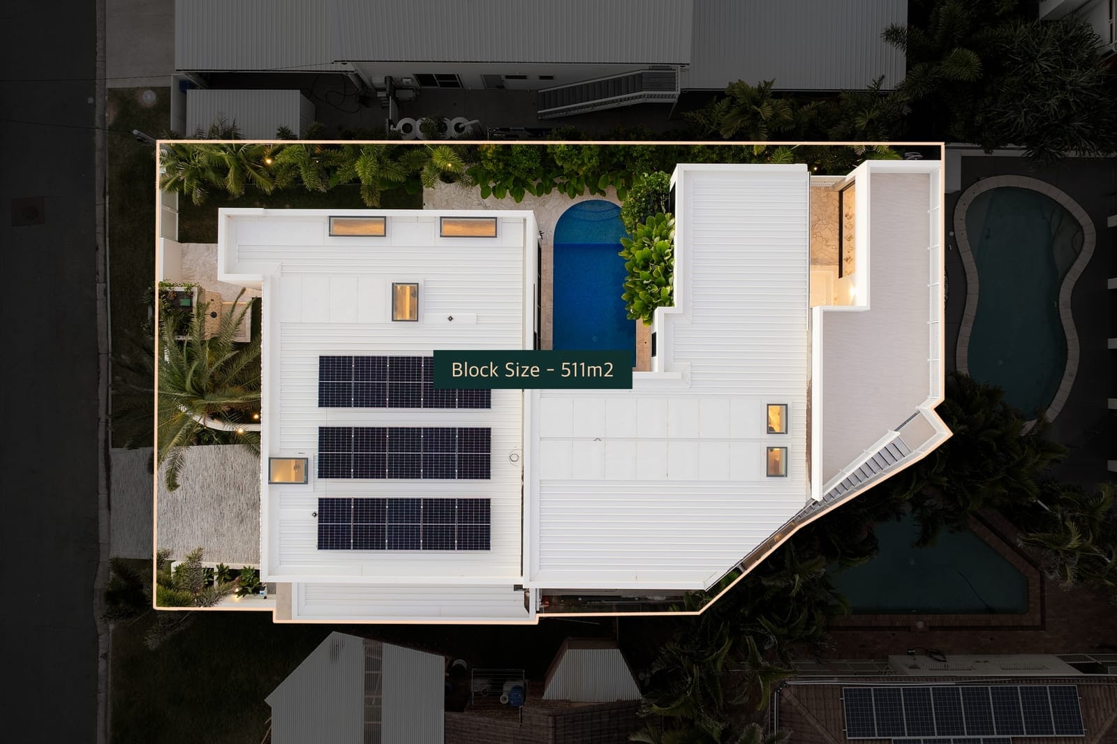 Bespoke Buddina Designer Masterpiece: 100m to Beach