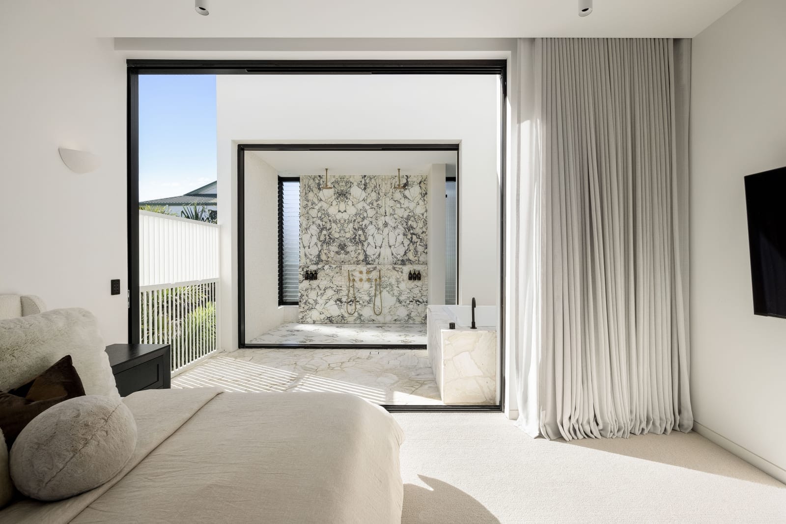 Bespoke Buddina Designer Masterpiece: 100m to Beach