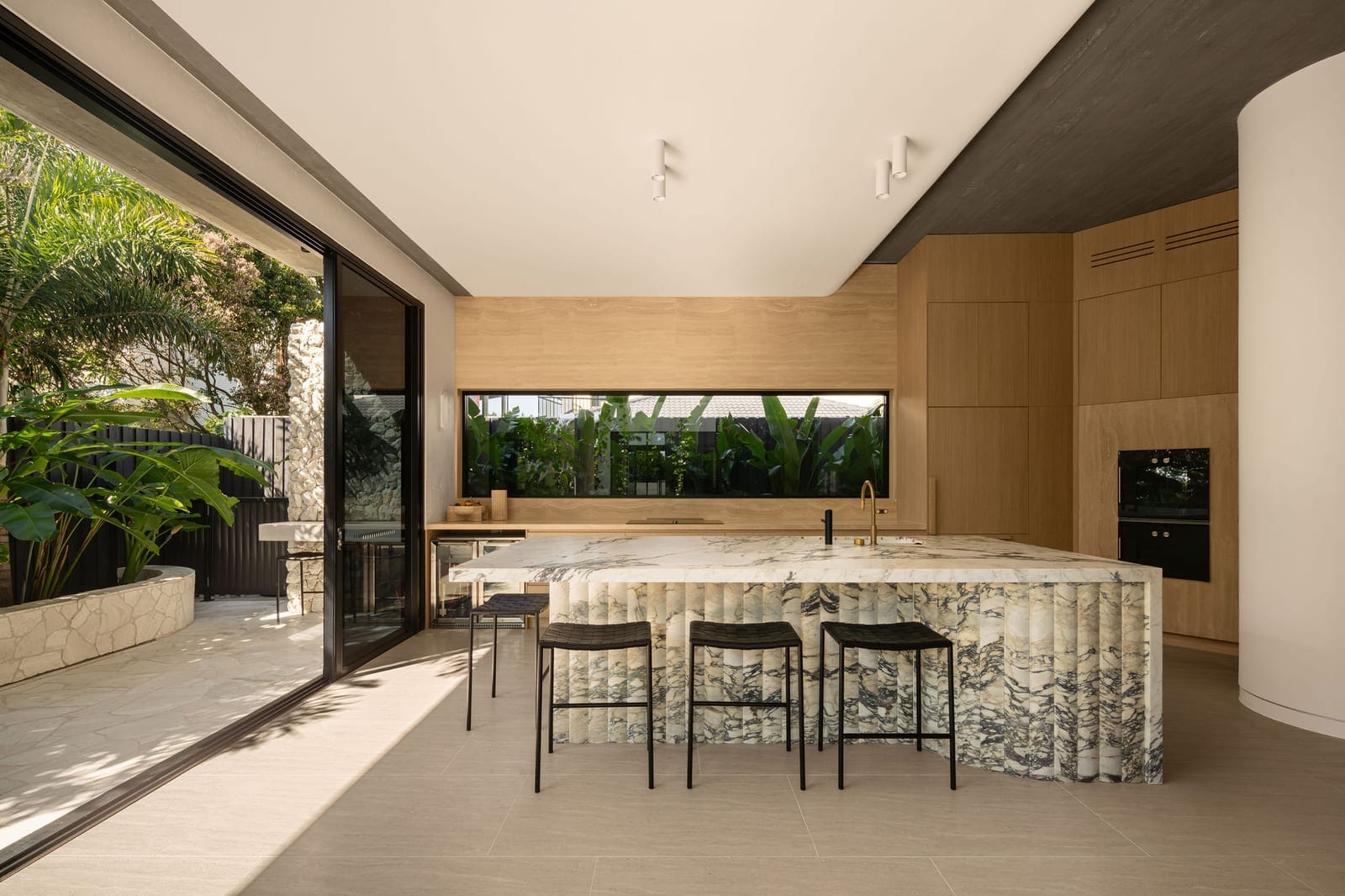 Bespoke Buddina Designer Masterpiece: 100m to Beach