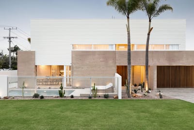 High-end Beachside Living!