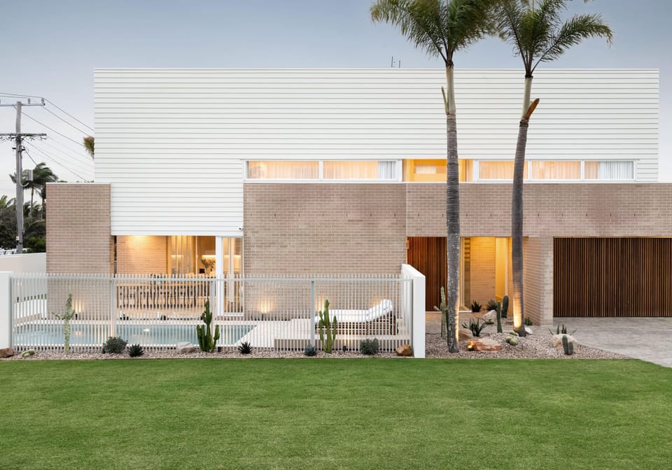 High-end Beachside Living!