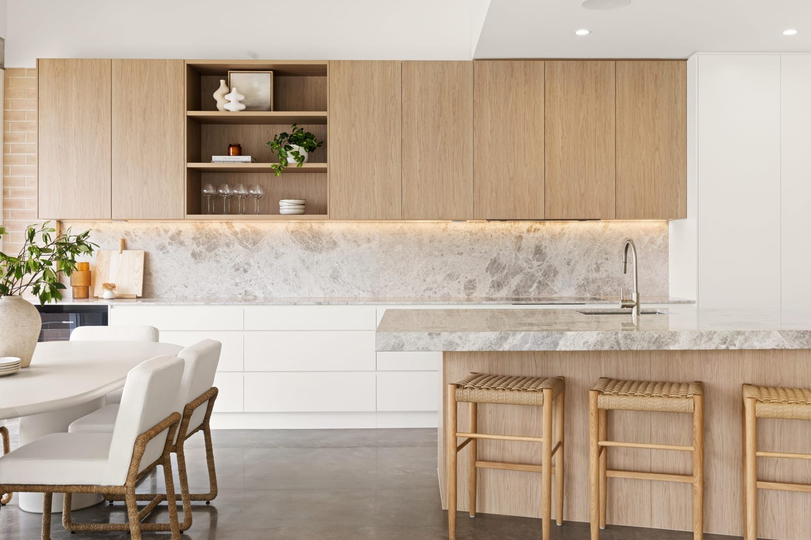 High-end Beachside Living!