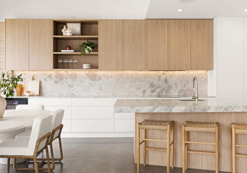 High-end Beachside Living!
