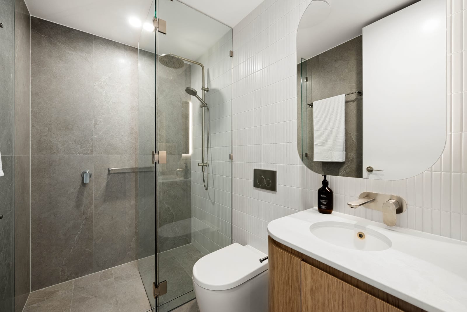 Setting the Benchmark for Elegant Waterfront Living