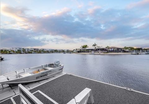 North Facing Waterfront – Ocean Access