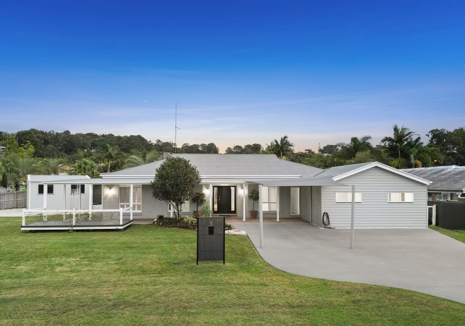 Buderim ¼ Acre Country Charm
