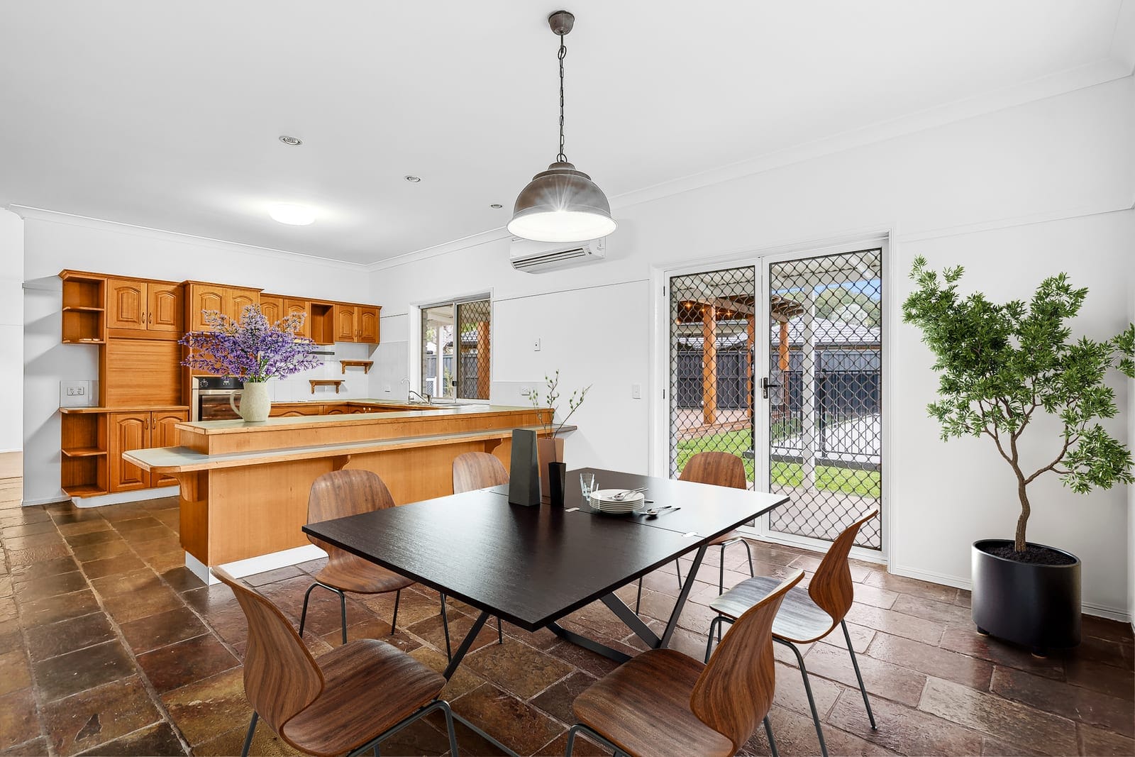 Buderim ¼ Acre Country Charm