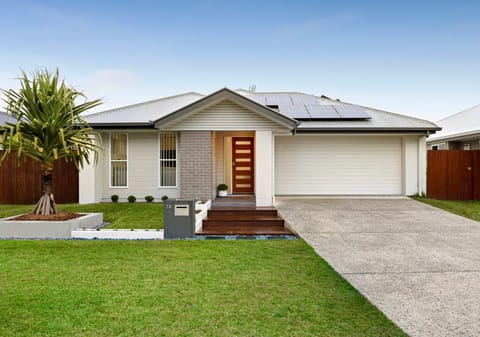 Stylish & Turn-key Ready: Just a Bike Ride to Mooloolaba Beach!
