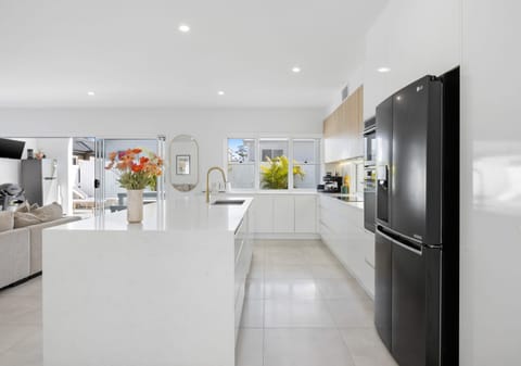 Presentation Perfect: Elegant & Contemporary