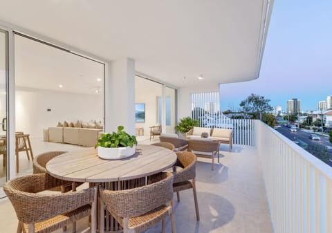 Full-Floor Residence in the Heart of Cotton Tree