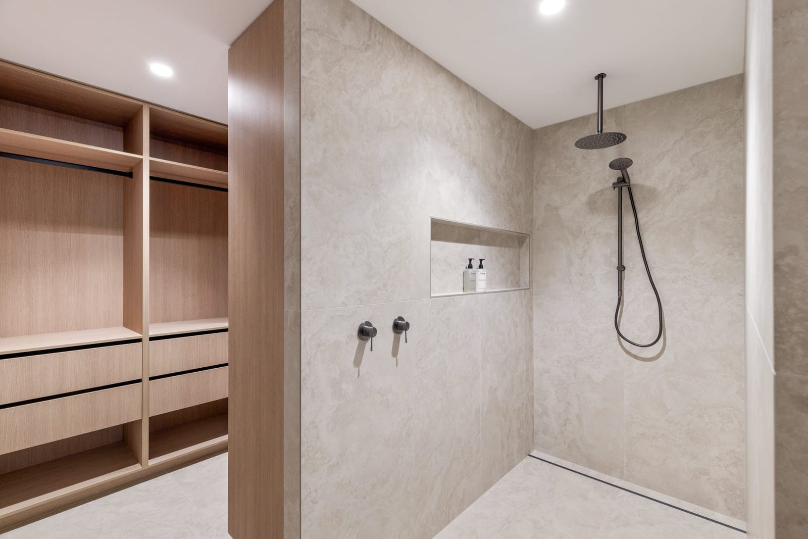 Full-Floor Residence in the Heart of Cotton Tree