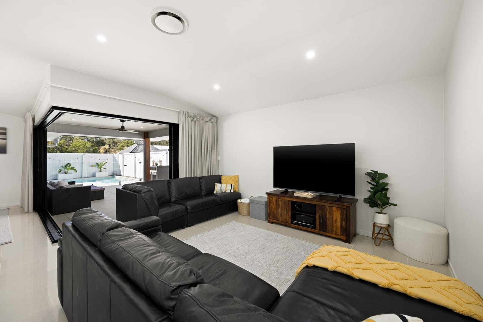 A Lifestyle to Savour: Location & Presentation Perfection