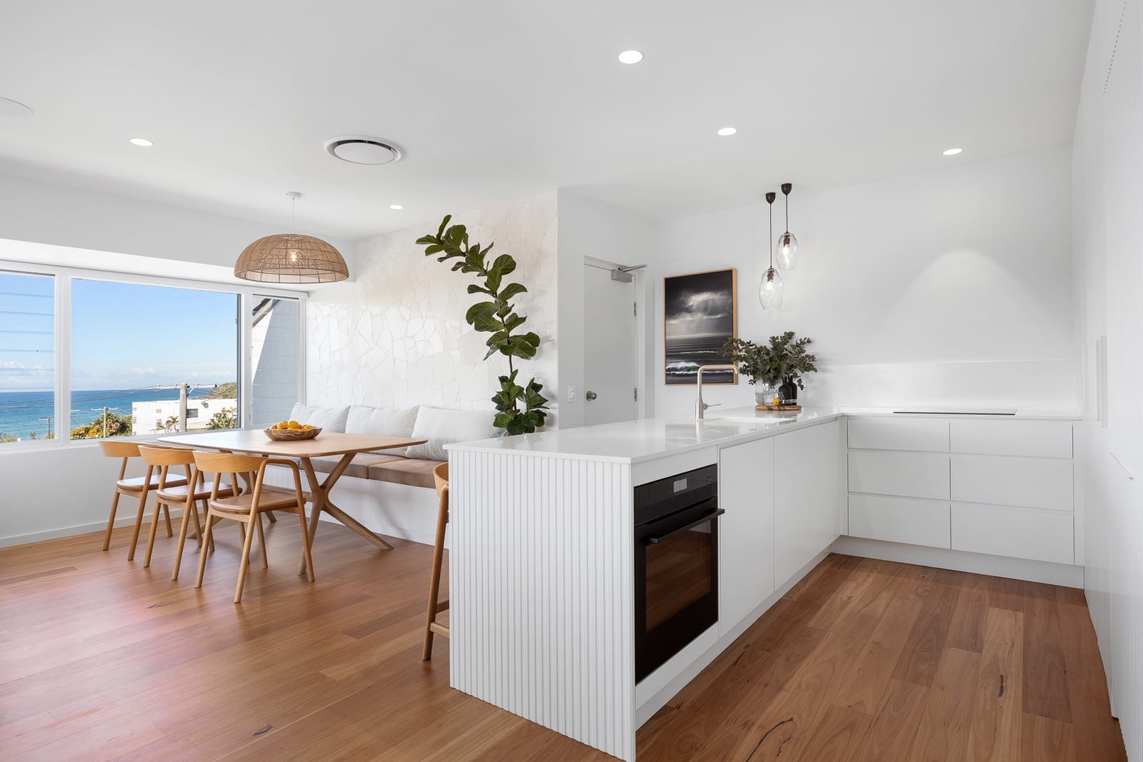 Top Floor Oceanview Apartment Metres From The Beach