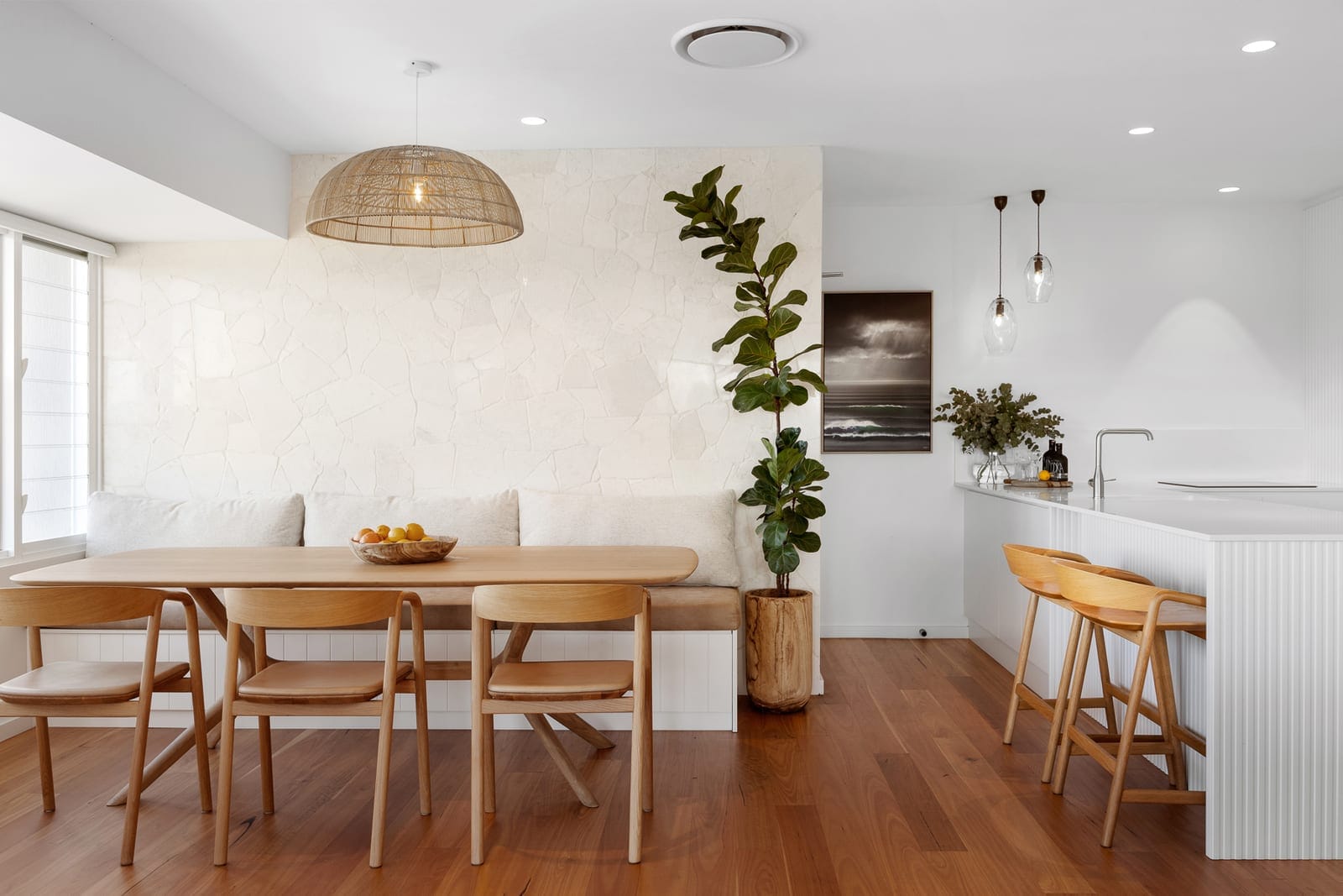 Top Floor Oceanview Apartment Metres From The Beach