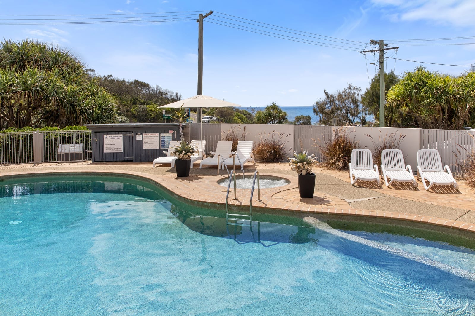Top Floor Oceanview Apartment Metres From The Beach