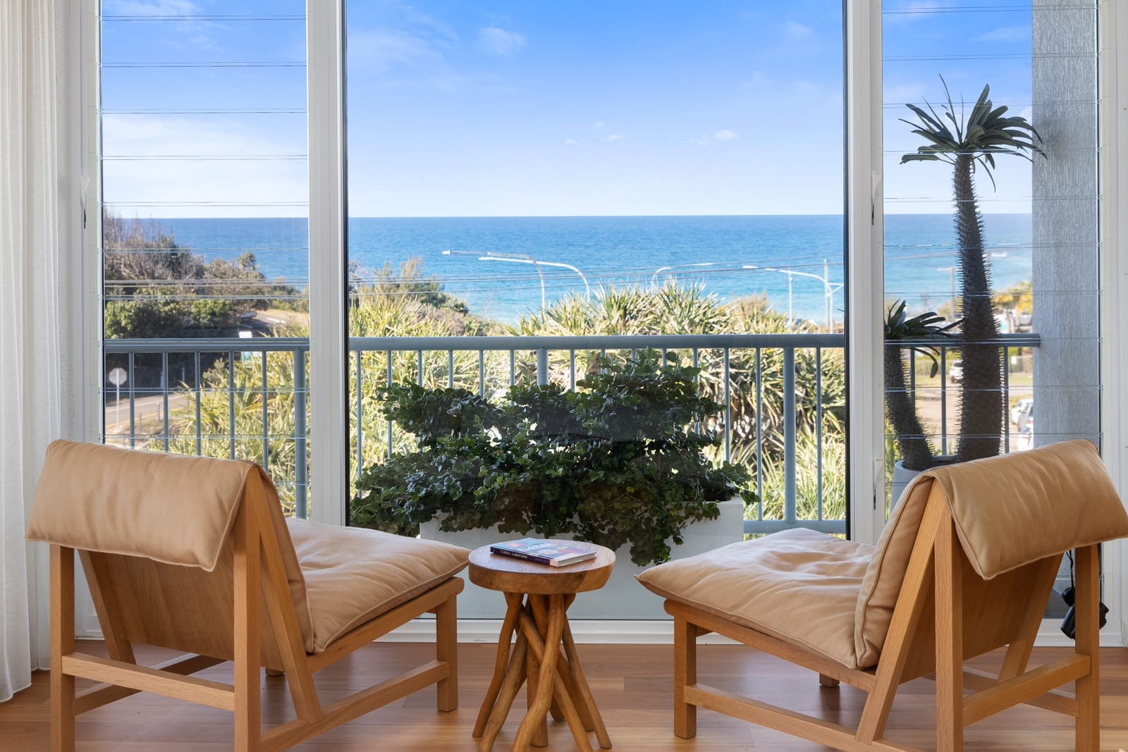 Top Floor Oceanview Apartment Metres From The Beach