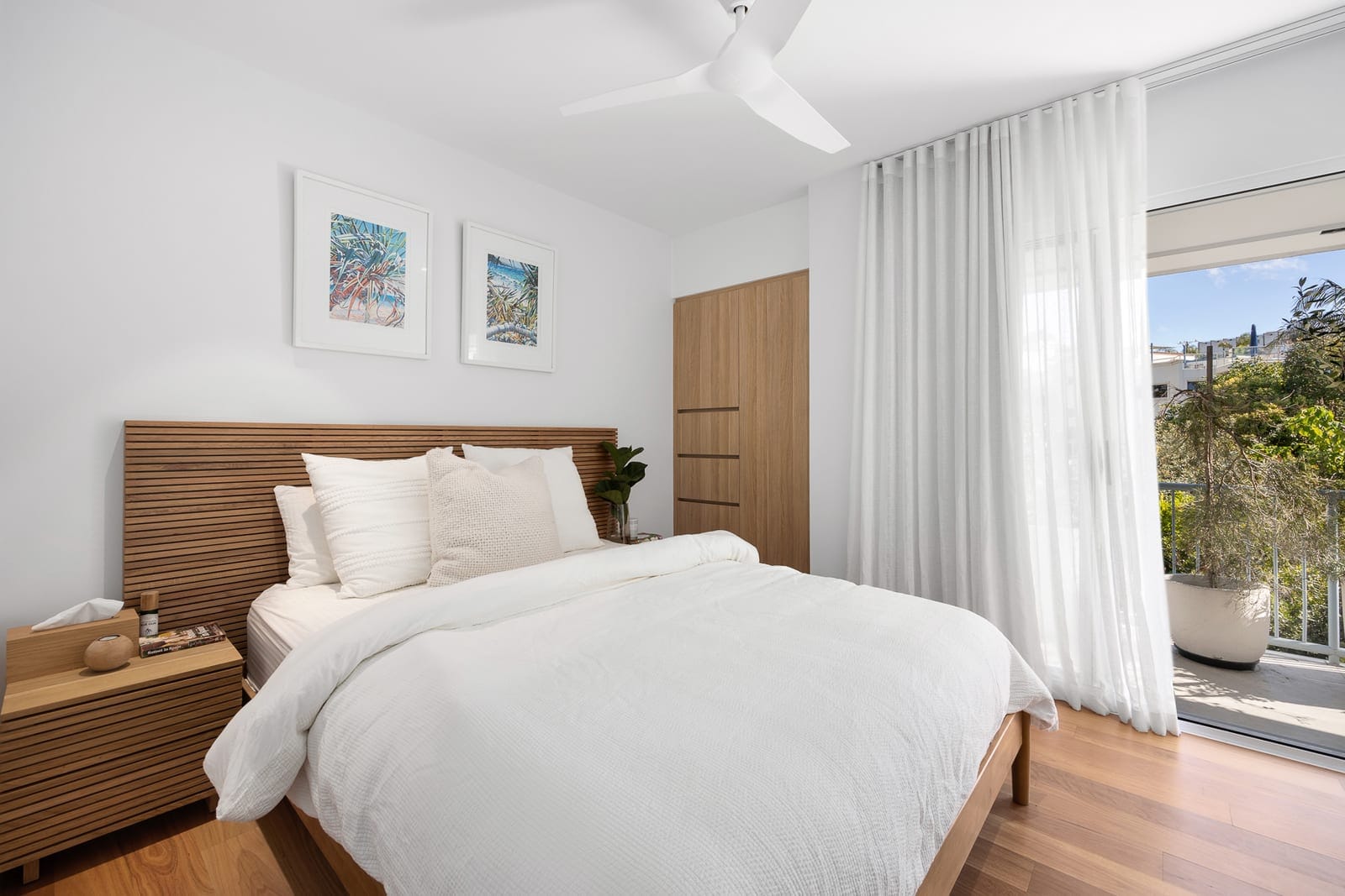 Top Floor Oceanview Apartment Metres From The Beach