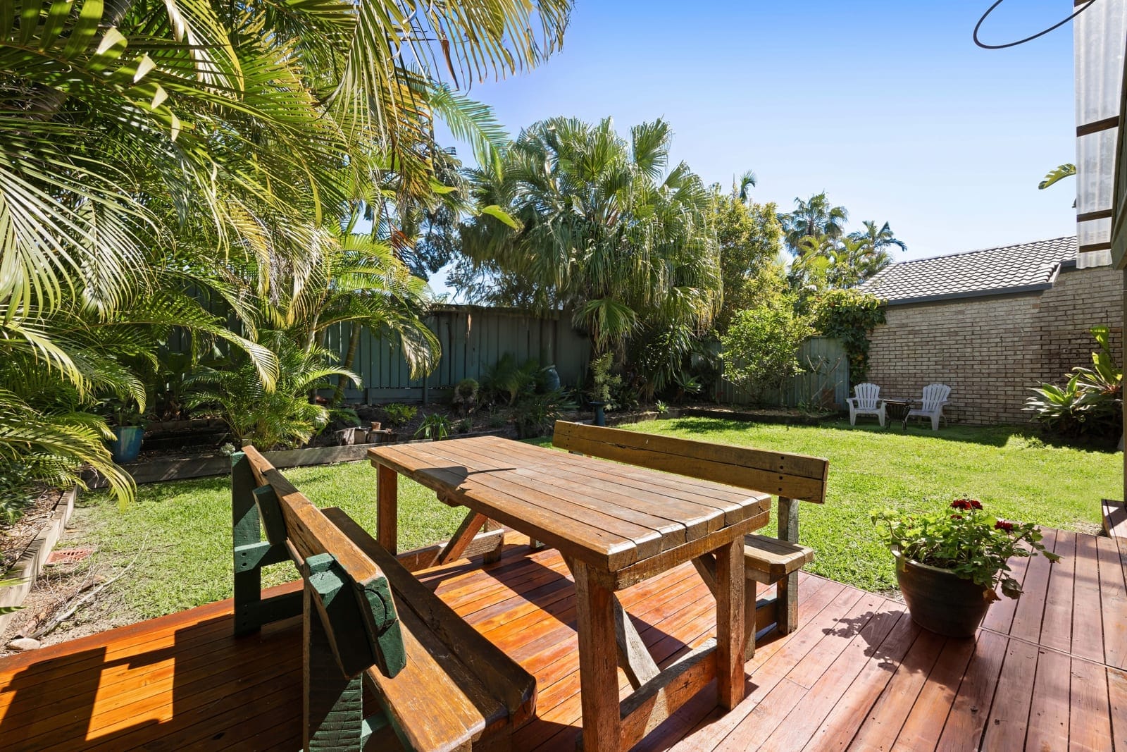 Effortless Living: Near Parks & Scenic Lake!
