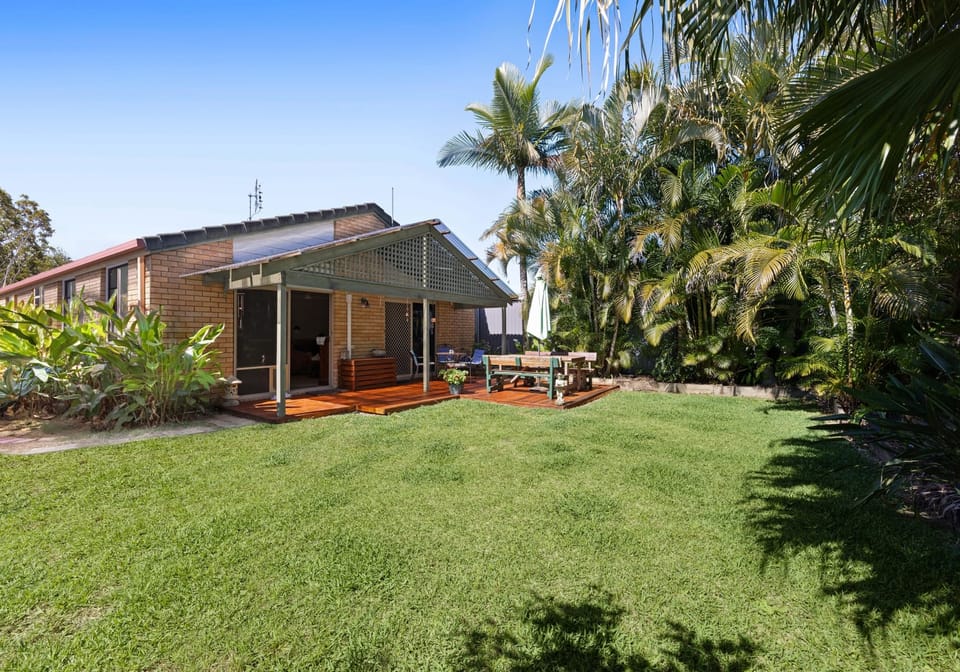 Effortless Living: Near Parks & Scenic Lake!