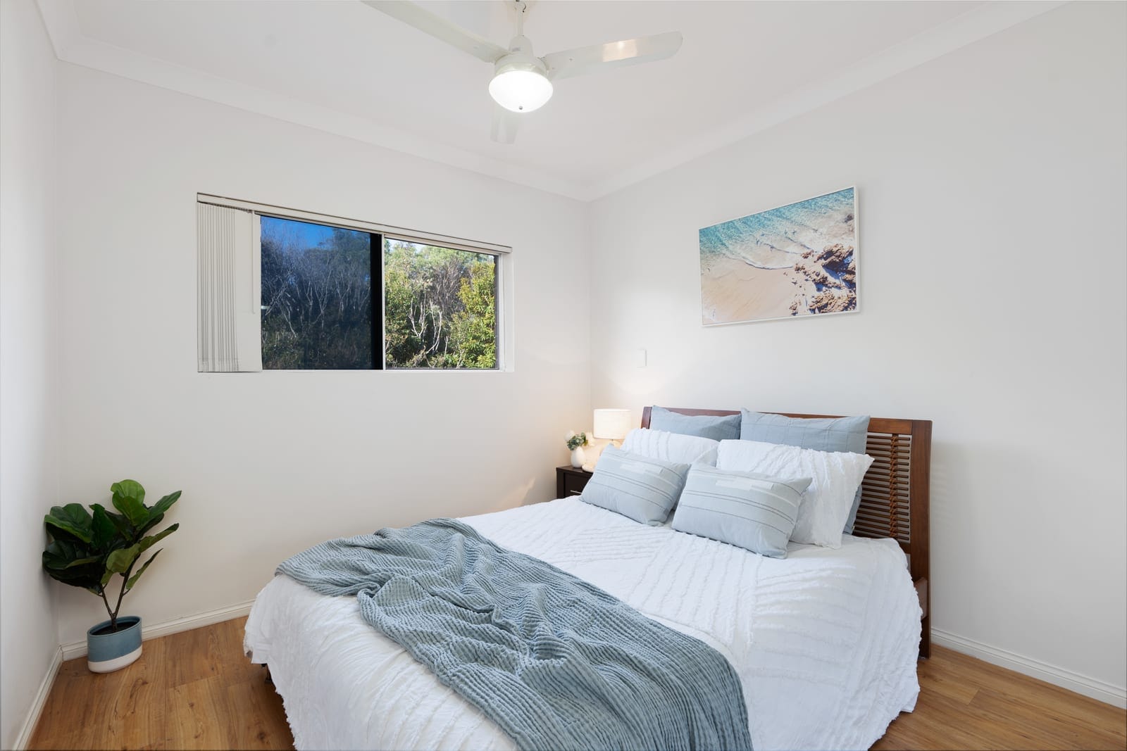 Low Maintenance Retreat, 250m to the Beach