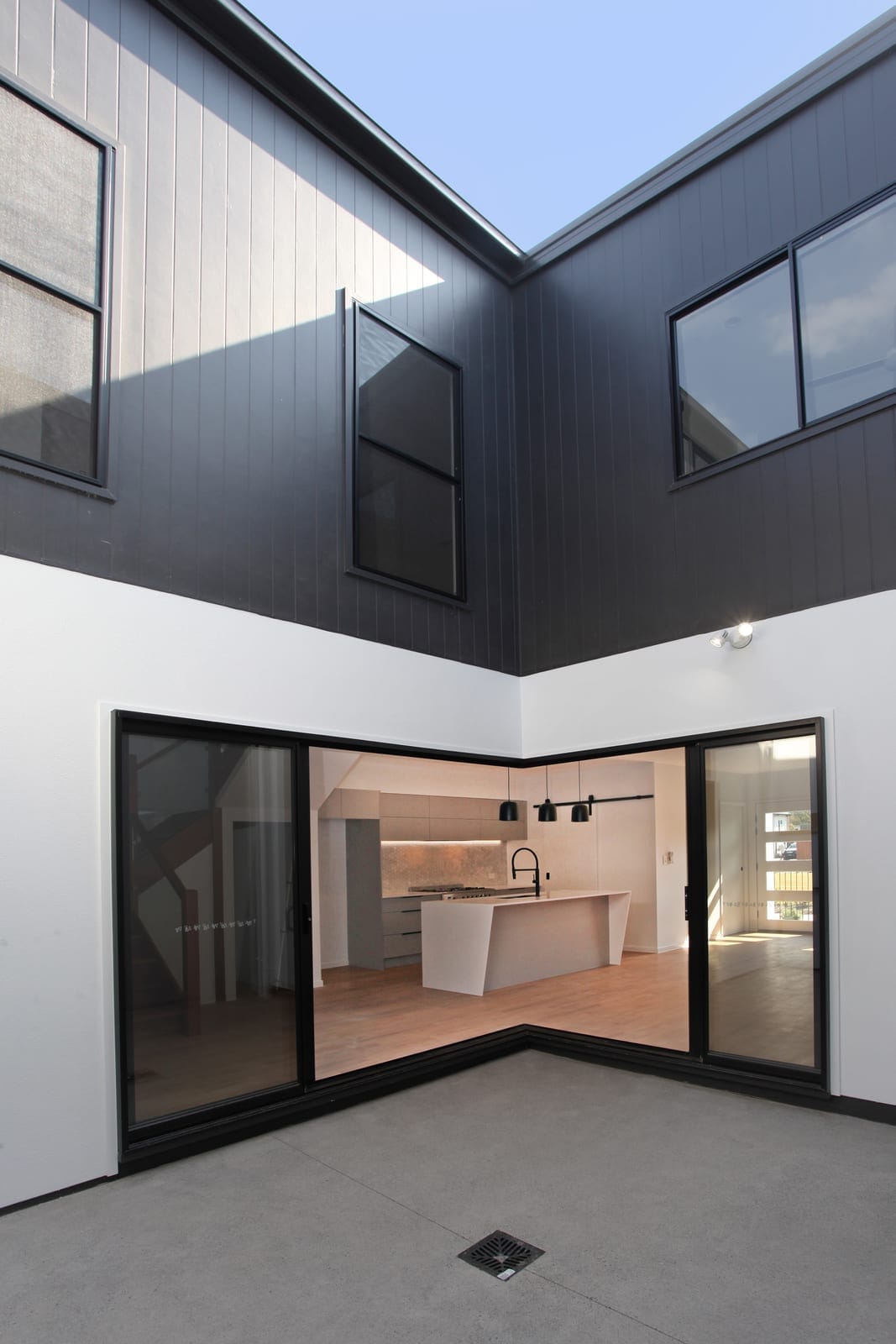 Stylish Contemporary Living: Park Frontage