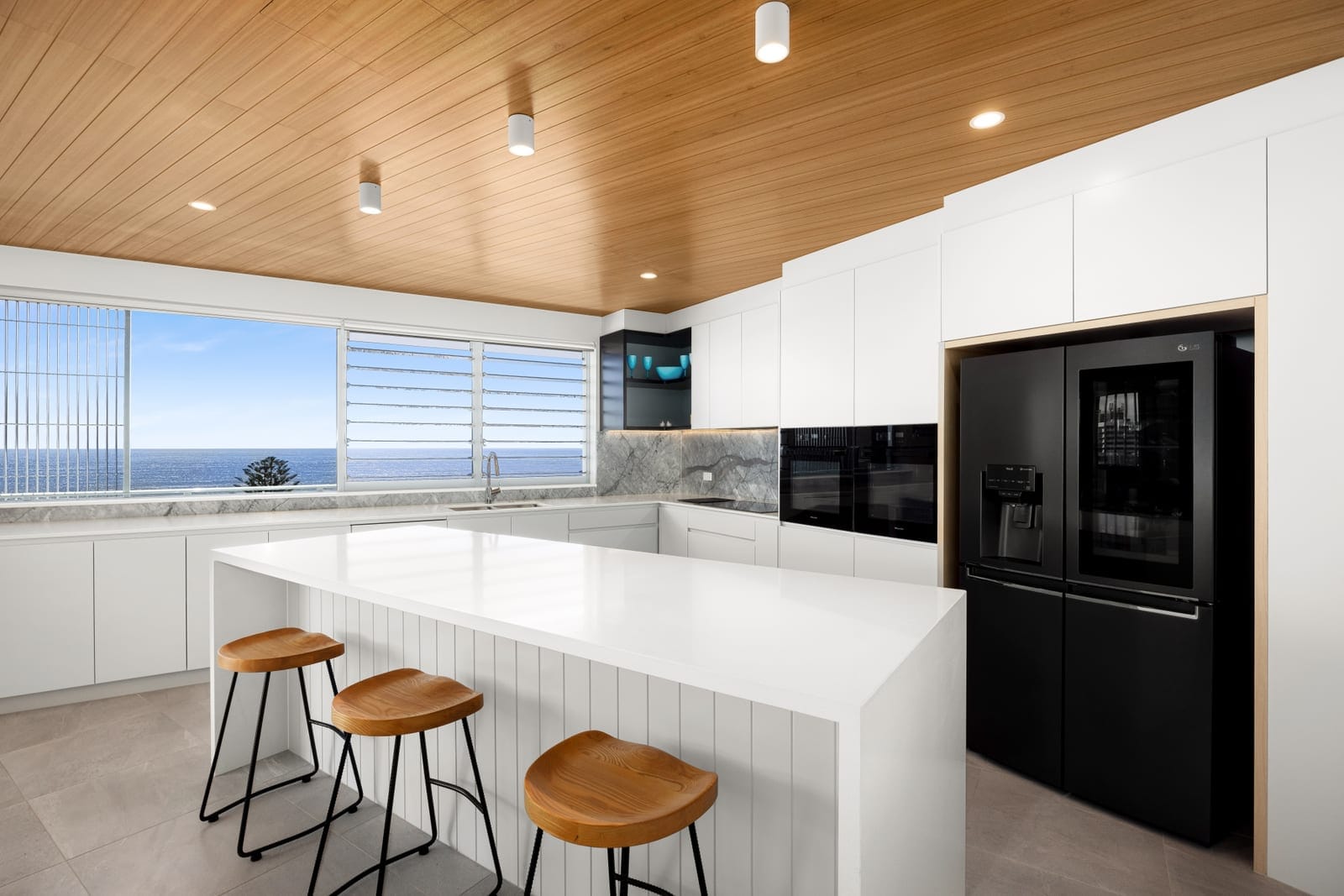 Penthouse Perfection: Sweeping Ocean Views