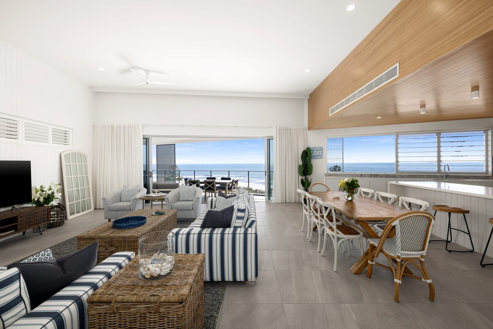 Penthouse Perfection: Sweeping Ocean Views