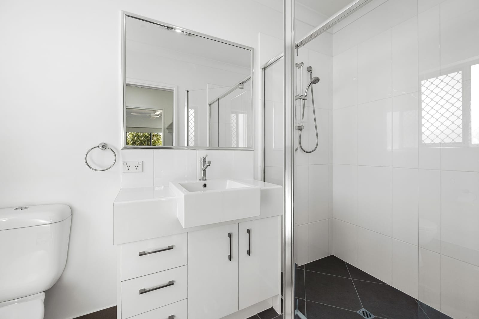 Charming 3-Bedroom Home with Modern Comforts in Woombye