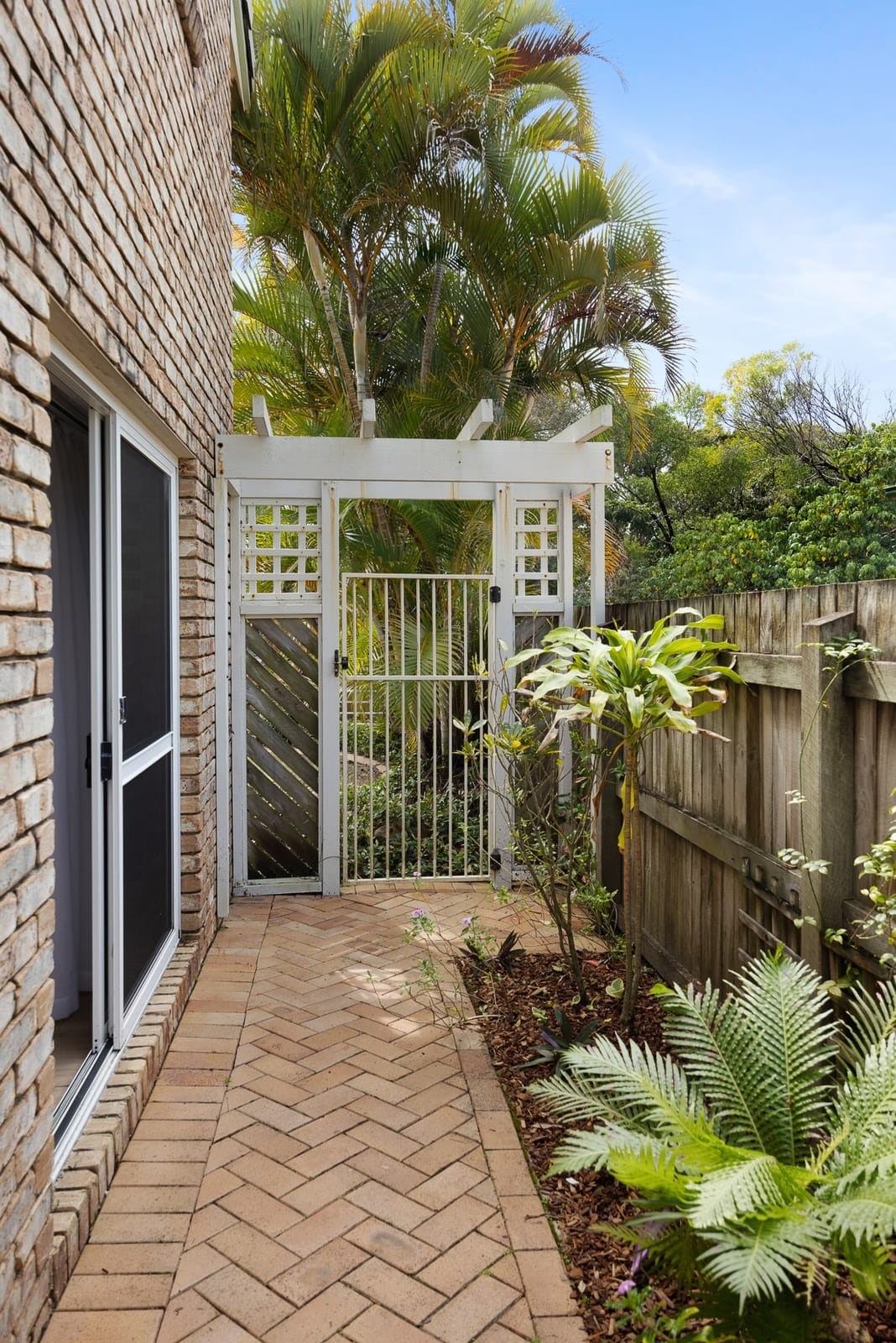 *MOTIVATED SELLER* - Turn-Key Townhouse in Prime Beachside Location