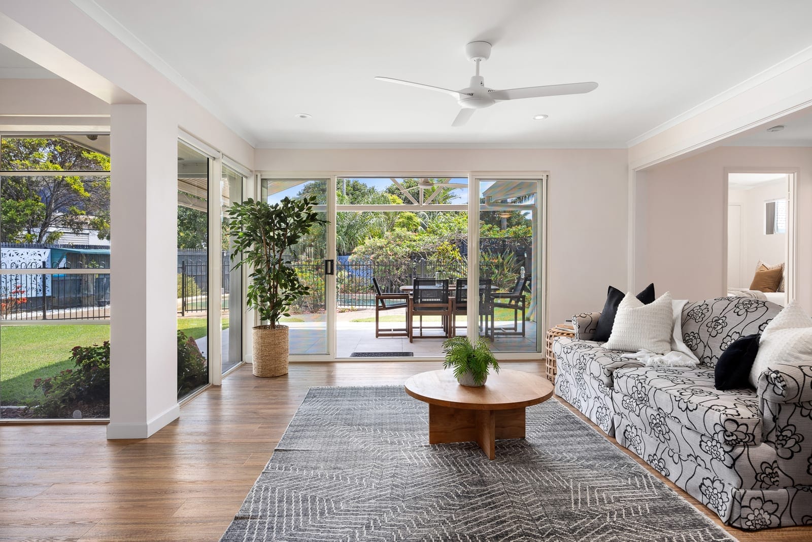 Immaculate Home in Quiet Cul-de-sac, Metres from the Beach