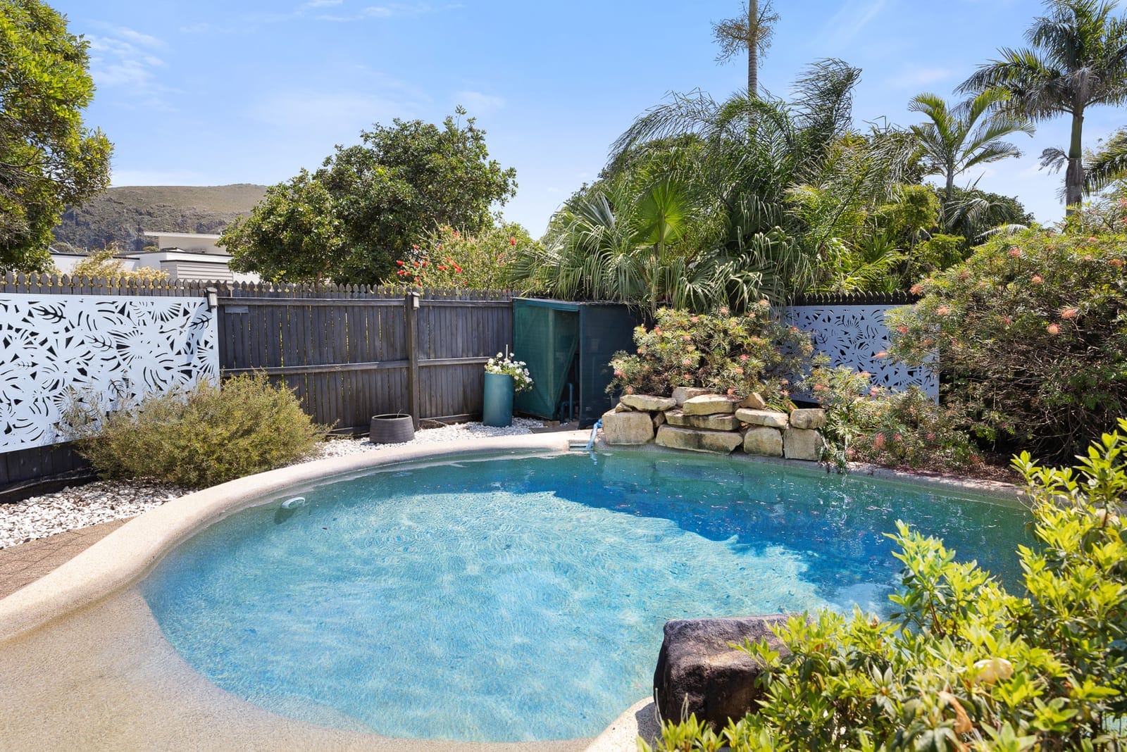 Immaculate Home in Quiet Cul-de-sac, Metres from the Beach