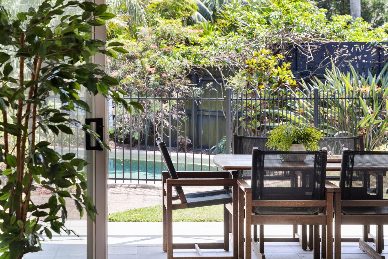 Immaculate Home in Quiet Cul-de-sac, Metres from the Beach