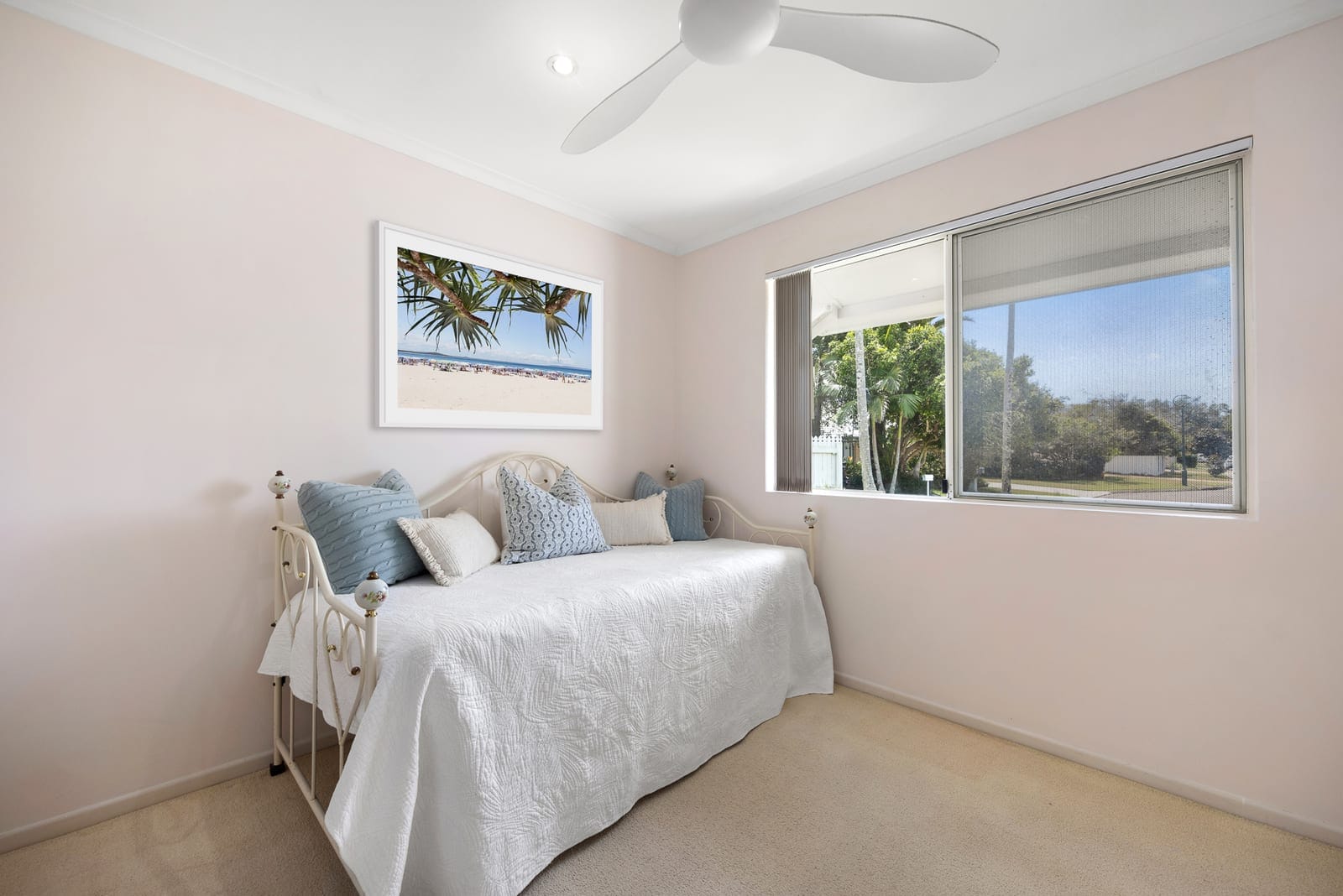 Immaculate Home in Quiet Cul-de-sac, Metres from the Beach