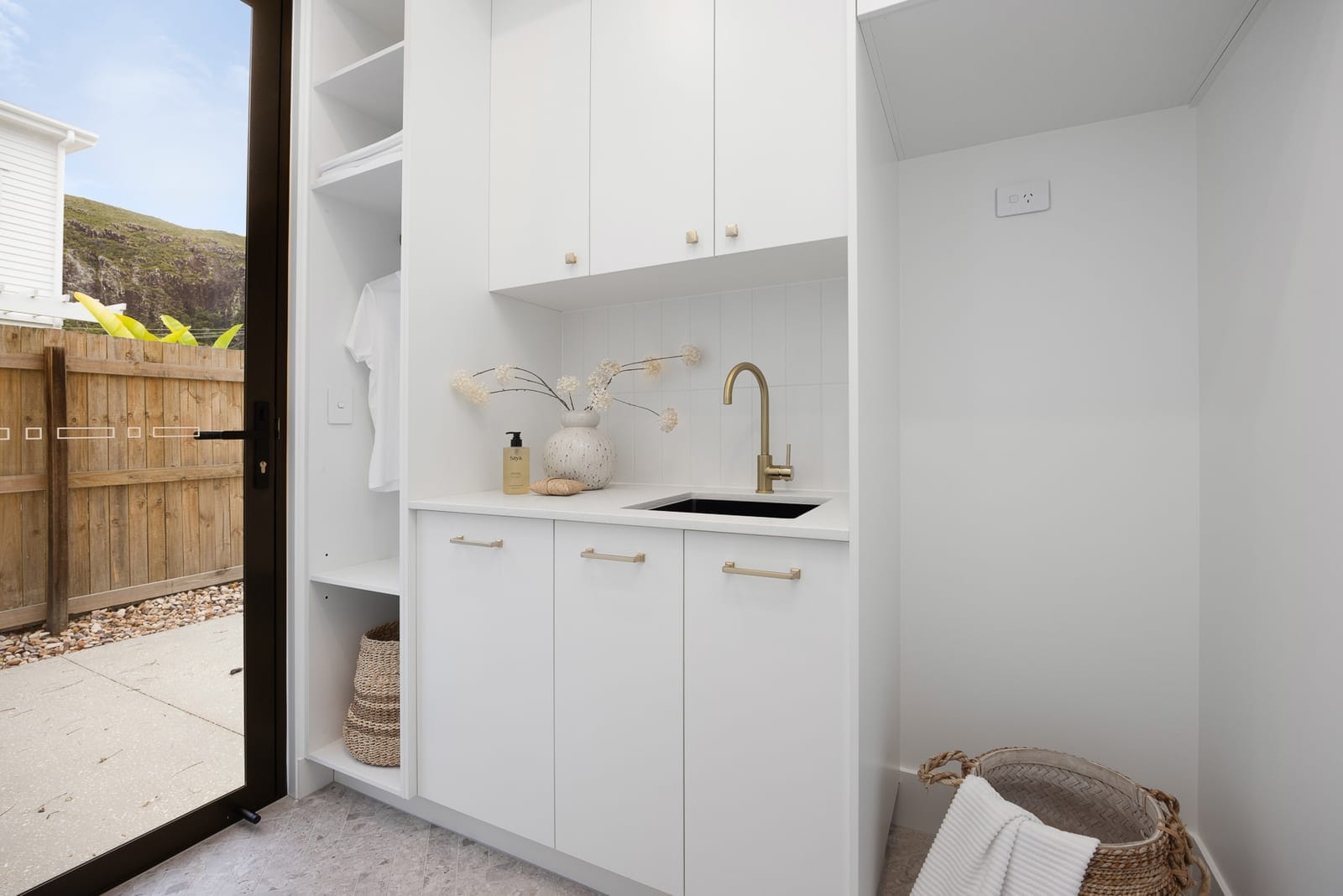 BRAND NEW BUILD IN PRIME COASTAL LOCATION