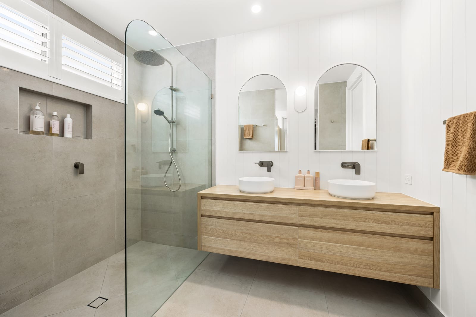 Light, Luxury, Lifestyle, Location!
