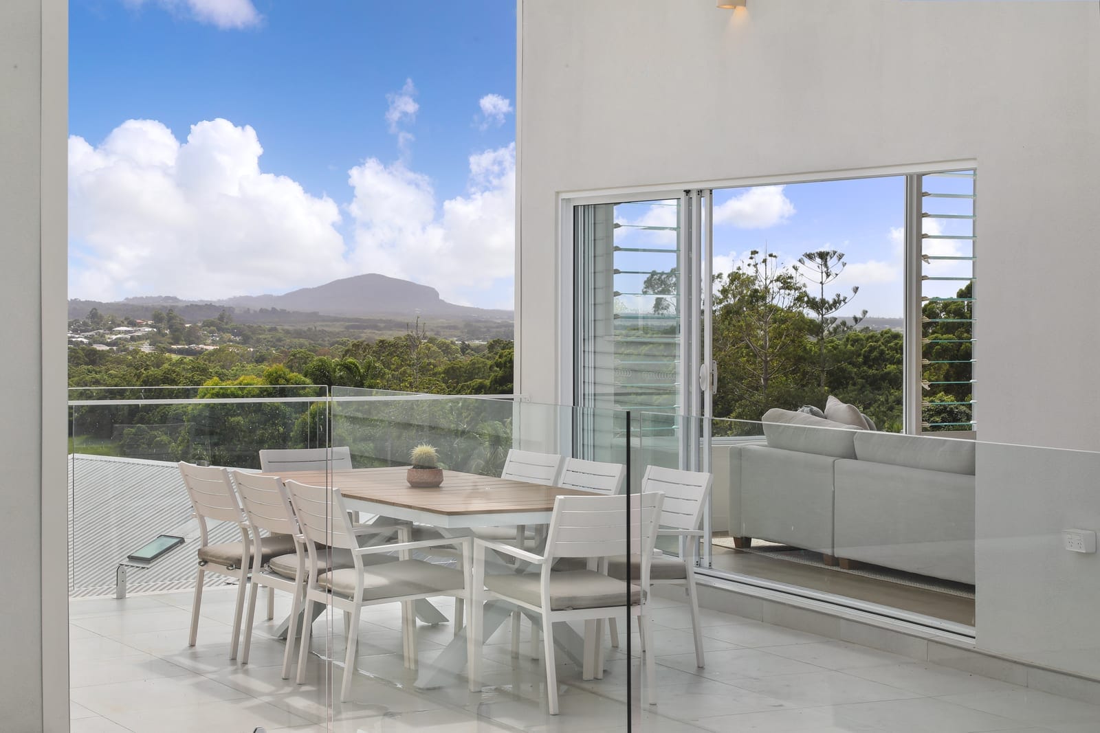 Effortless Acreage Living – North Facing with Views!
