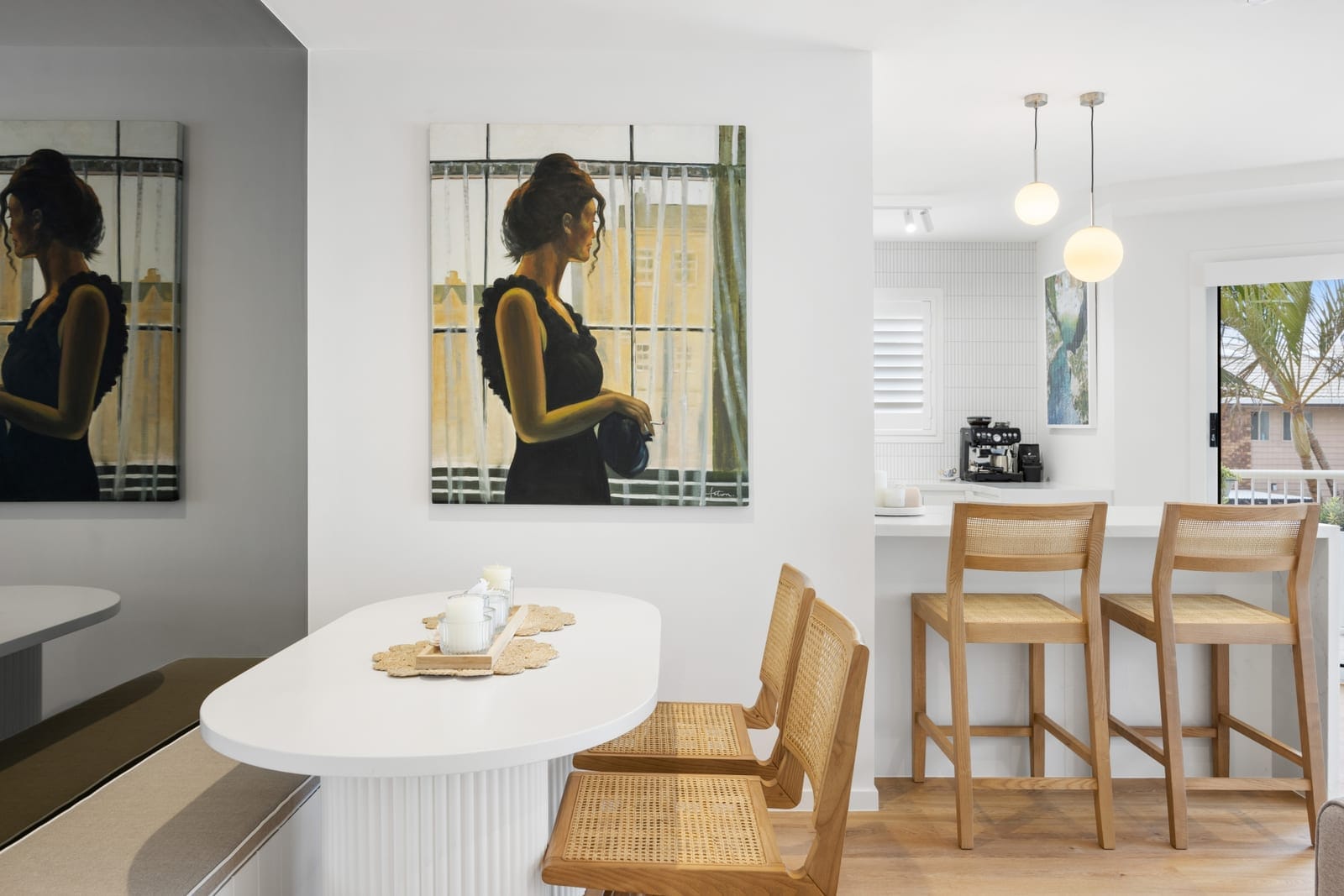 Ultra chic beachside living – 100m to Beach