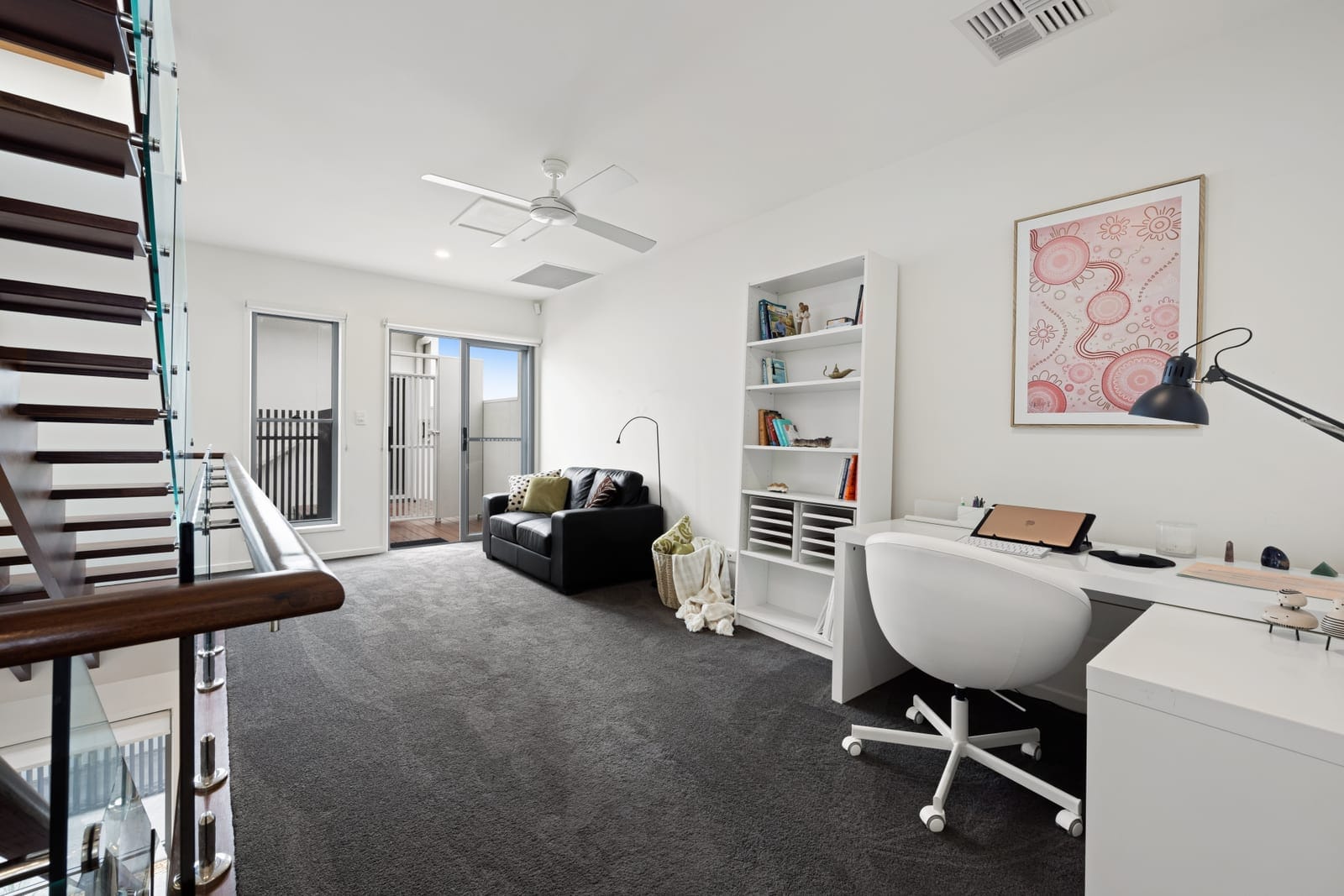 Architecturally Designed Home With Detached 2 Bedroom Dwelling