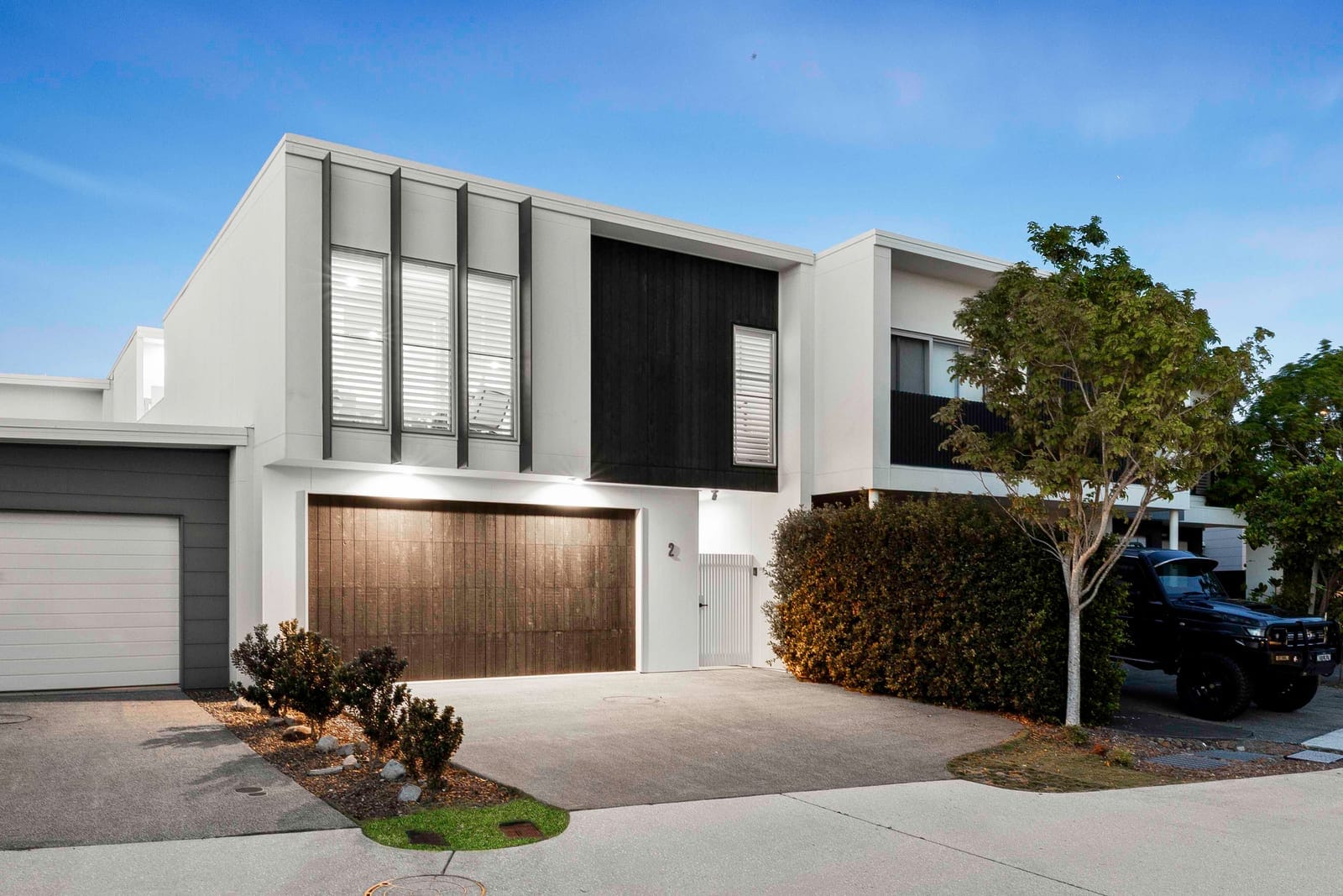 Architecturally Designed Home With Detached 2 Bedroom Dwelling