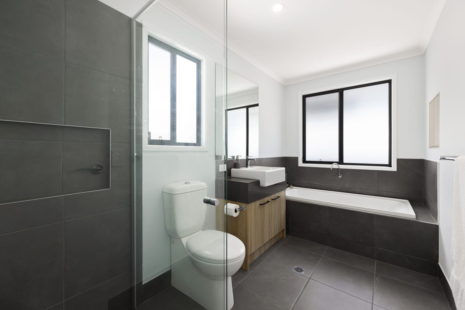 Bokarina Bliss: Effortless, Elegant, Beachside Living