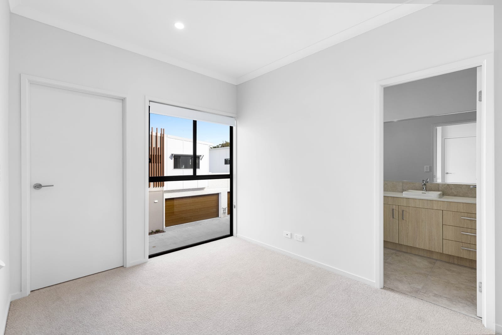 Stunning Modern Townhouse in Prime Sunshine Coast Location